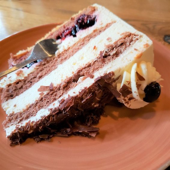 黒い森のケーキでカフェタイム Erste Fracht ドイツ カールスルーエ 月餅m ゆえぴんm 世界で食す