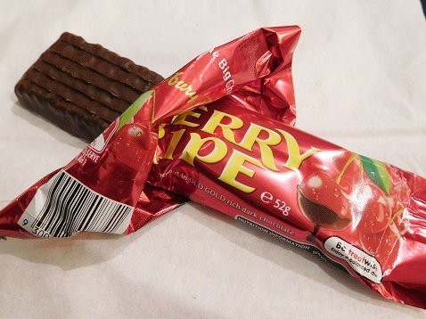 想像とは違ったナイスな食感♪「Cherry Ripe」（オーストラリア