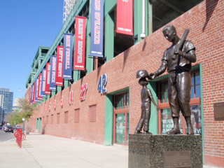 MLB認証 フェンウェイ・パーク レンガの一部 America's Most Beloved Ballpark : バックスクリーンの下で