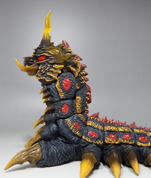 S.H.モンスターアーツ「モスラ幼虫&バトラ幼虫セット」 : 空想