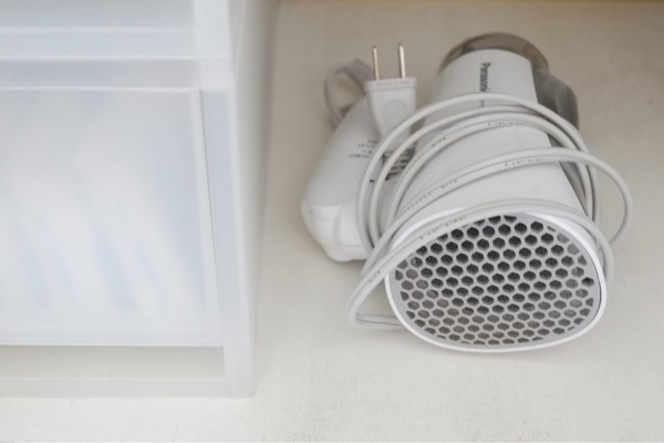 ドライヤーの収納 置くだけスタイルに ゆとりあるシンプルな暮らし Powered By ライブドアブログ