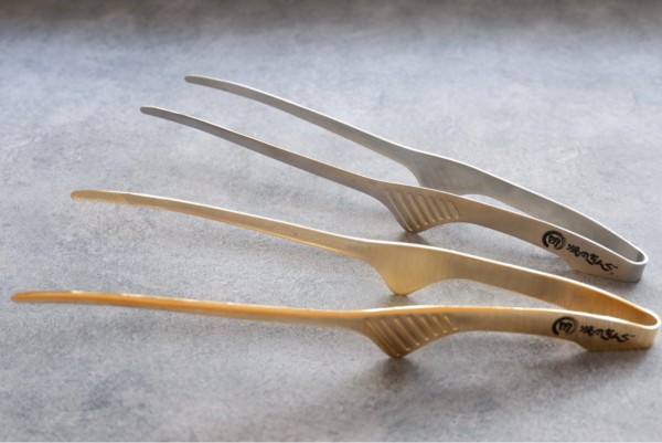 限定！焼肉きんぐの黄金のトングもらいました : ゆとりあるシンプルな