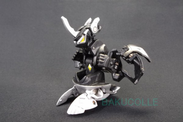 爆丸　BAKUGAN　ダークオンクロスドラゴノイド (クリアブラック) ダークオン・クロス・ドラゴノイド CROSS DRAGONOID 闇属性 爆丸