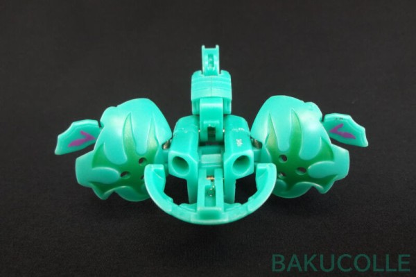 爆丸　ストーム・フェニックス　STORM SKYRESS Bakugan アクア・ストーム・フェニックス AQUOS STORM SKYRESS 水属性 B2