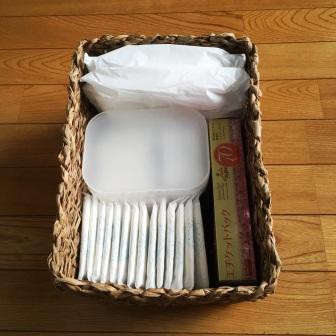 無印良品 生理用品収納に蓋付きメイクボックスを活用 フツウノコト