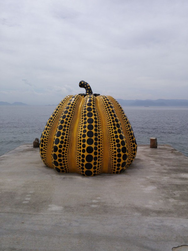 草間彌生ペーパーウエイト直島限定