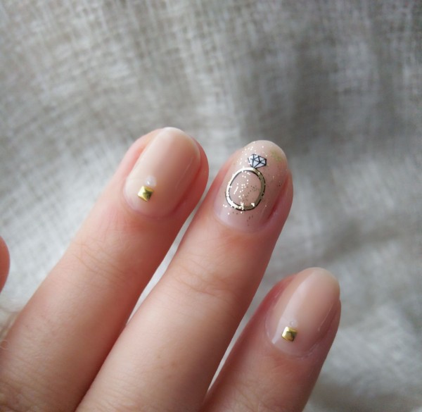 セリアのジェルで ナチュラルカラー 指輪ネイル 100均 オフィスネイル