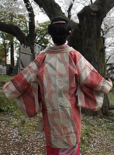 22 紅白太縞と波線模様組合わせの銘仙羽織 : 気軽に楽しく美しく・銘仙 