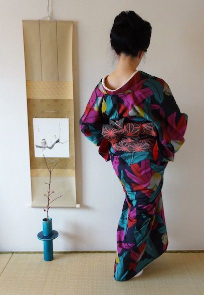 ファッション 28 チューリップ柄銘仙着物 : 気軽に楽しく美しく・銘仙の時代の女 着物・浴衣