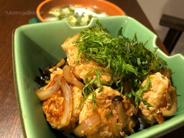鶏つくね丼とあり得ないくらいのスピードで破壊された息子の靴