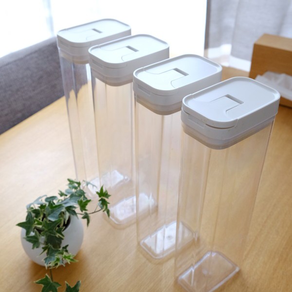 ダイソー 密封フードストッカー 破格で登場 デザインも機能もgoodなキッチンアイテム ゆるーくおうちのことを考えるブログ Powered By ライブドアブログ