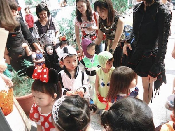 園児がハロウィンでカオナシの仮装 存在感が圧倒的すぎてもはやホラーにｗｗｗｗｗｗｗ ユルクヤル 外国人から見た世界 Linkis Com