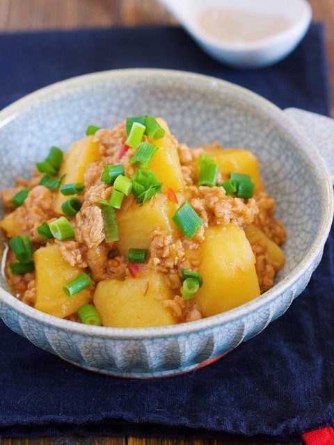 煮込みは10分♪『新じゃがの麻婆風そぼろあんかけ』【簡単＊節約＊時短