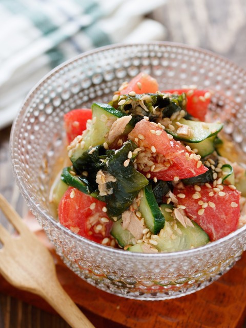 トマトときゅうりとわかめの中華サラダ 簡単 切って和えるだけ 副菜 作り置き スピードおかず De おうちバル Yuu S Stylish Bar Powered By ライブドアブログ