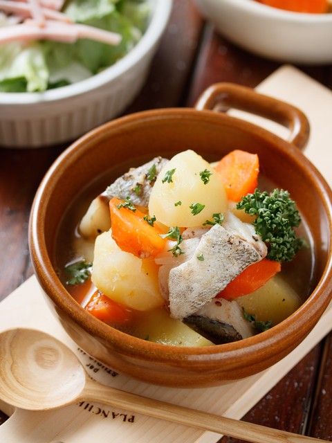 たらとじゃがいものコンソメ煮 簡単 節約 煮るだけ 献立 買い物リスト 魚 主菜 作り置き スピードおかず De おうちバル Yuu S Stylish Bar Powered By ライブドアブログ