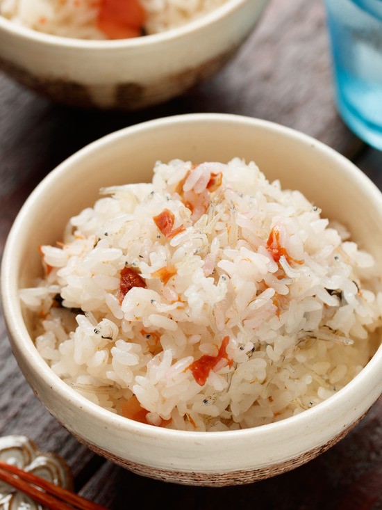 炊飯器におまかせ！色々な具材で楽しむ「簡単炊き込みご飯10選