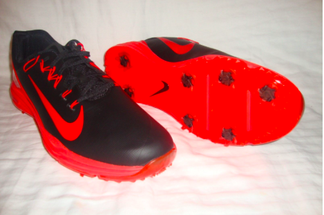 日本未発売カラー！NIKEルナコマンド 2のオレンジブラック・ゴルフ靴は