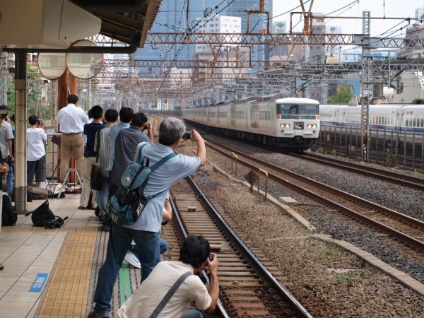 鉄道オタク 母子に土下座させた件 車両撮影に一般人が写るとムカつくの 一般人は車両の価値わかってんのか ほか 神羅 ゲーム速報