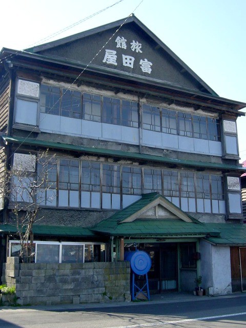 駅前旅館の古格を残す昭和8年建築の木造3階建て [増毛 旧旅館 富田屋 