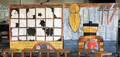 劇の衣装や背景 大道具が完成 ザッキンチョ