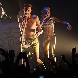 南アフリカの白人ラッパー Die Antwoord がイイ感じにダーク クレイジーで監督は完全にバッドトリップしてる 雑魚でなんかやろうよブログ