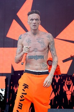 南アフリカの白人ラッパー Die Antwoord がイイ感じにダーク クレイジーで監督は完全にバッドトリップしてる 雑魚でなんかやろうよブログ