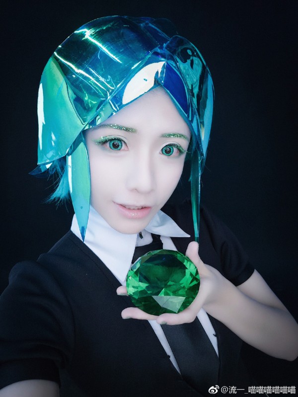 宝石の国 中国人コスプレイヤーによるグリーン輝く フォスフォフィライト コスプレ なんだかおもしろい