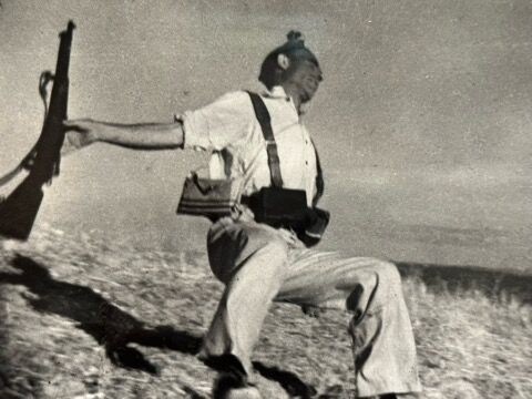 美術】ロバート・キャパ／『崩れ落ちる兵士』 Robert Capa/Falling