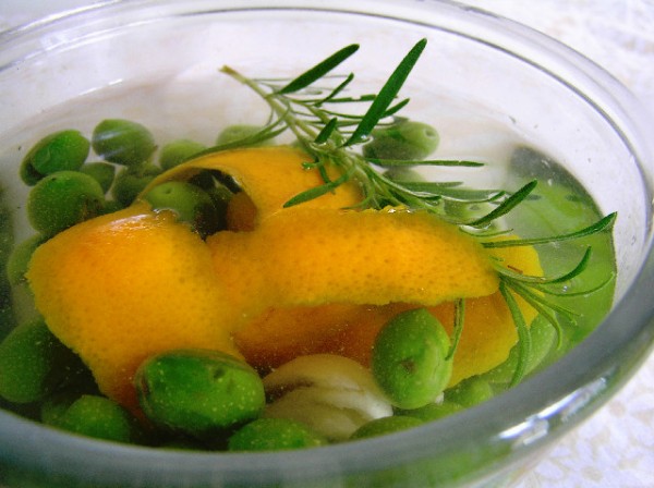 自家製 緑オリーブの塩水漬け のちピクルス イルンに居るんデス