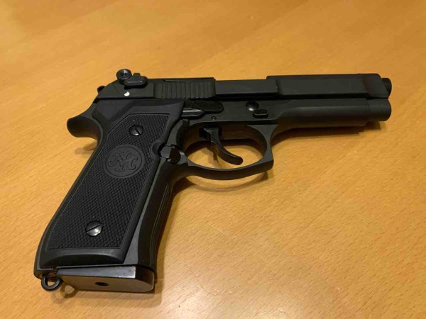 マルシン工業 U.S.N.9mm M9 ドルフィン : 気ままにエアガンレビュー