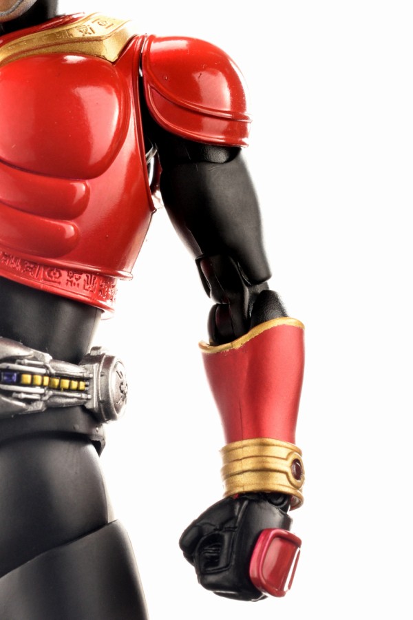 バンダイ S.H.フィギュアーツ (真骨彫製法) 仮面ライダークウガ