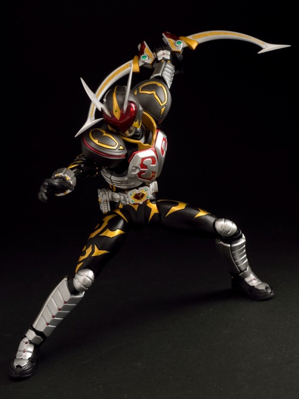 バンダイ S.H.フィギュアーツ 仮面ライダーカリス レビュー