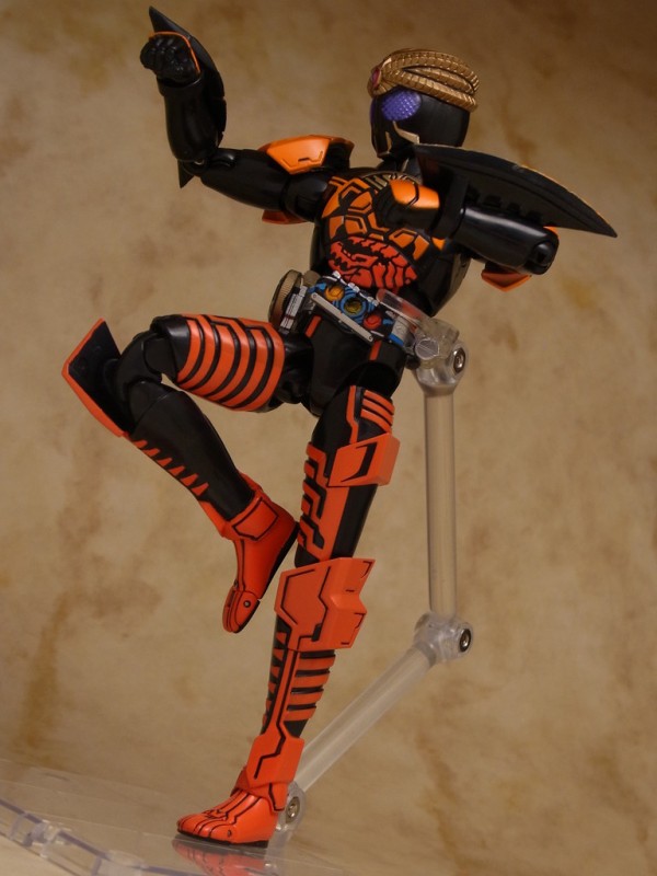 S.H.フィギュアーツ 仮面ライダーオーズ ブラカワニ コンボ （魂ウェブ限定） Amazon.co.jp: S.H.フィギュアーツ 仮面ライダーオーズ