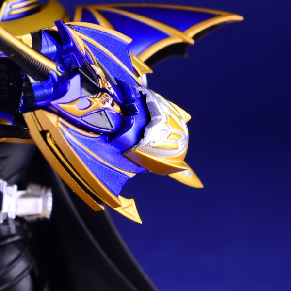 バンダイ S.H.フィギュアーツ 仮面ライダーナイトサバイブ