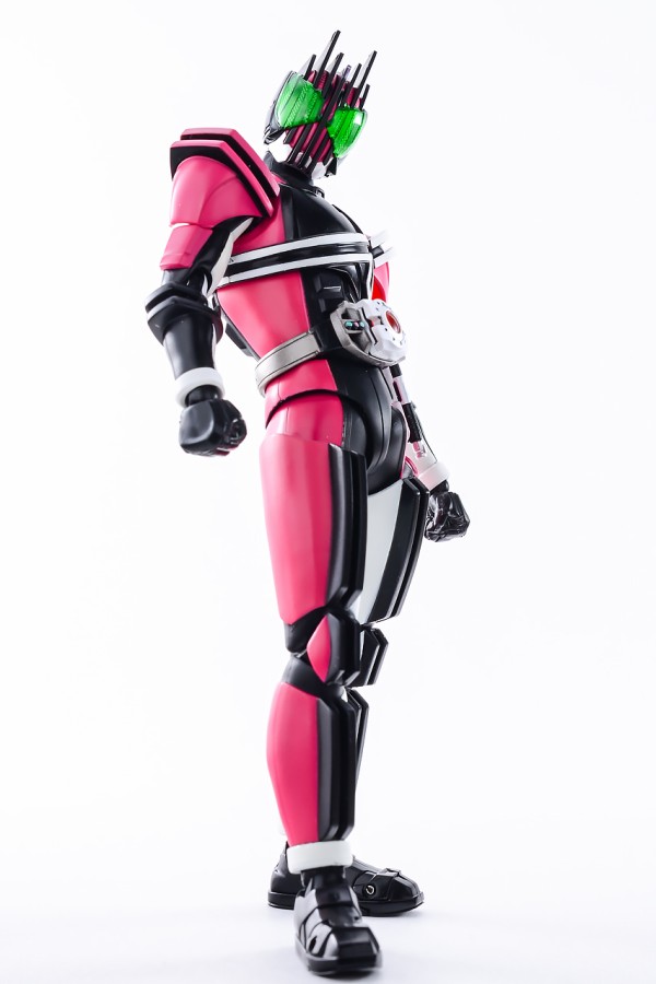 BANDAI - 【やぴお】S.H.フィギュアーツ 仮面ライダーディケイド(真骨彫製法) Amazon | TAMASHII NATIONS S.H.フィギュアーツ 仮面ライダー