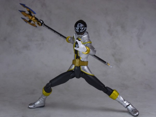 バンダイ S.H.フィギュアーツ ゴーカイシルバー レビュー : きん