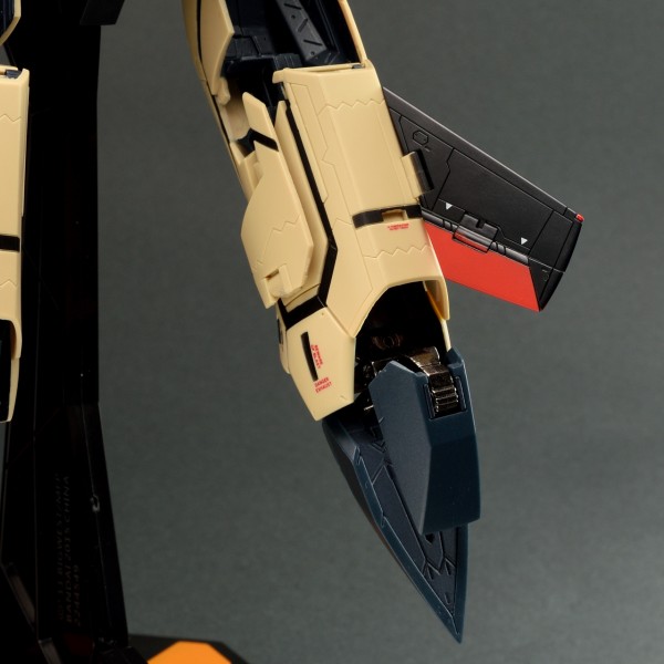 バンダイ DX超合金 VF-19 ADVANCE レビュー その1 : きんけつほ