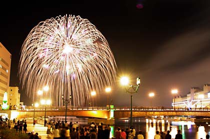 釧路大漁どんぱく花火大会 釧路市 にて Tree Stump