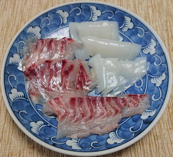 ヤリイカの下足と香味野菜の梅酢おろし和え タイとヤリイカの刺身 ぶつぶつもぐもぐ 日々の食生活とか云々