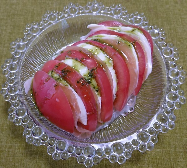 生ハム入りカプレーゼ キハダマグロの刺身 ぶつぶつもぐもぐ 日々の食生活とか云々