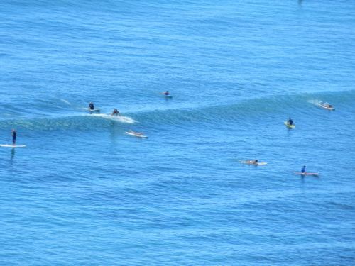 １０月１５日 Pm１２時 Waikiki 波情報 ワイキキの小さい宿 アロハコンドのワイキキビーチ生情報