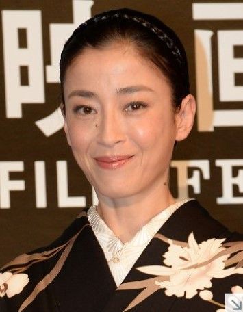 芸能 祝 V6森田剛 39 宮沢りえ 44 結婚 花の道でホットにまったりと