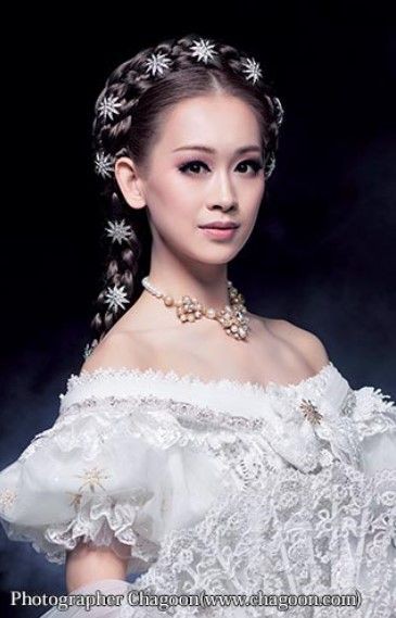 宝塚 月組 トップ娘役愛希れいか宝塚を卒業 花の道でホットにまったりと