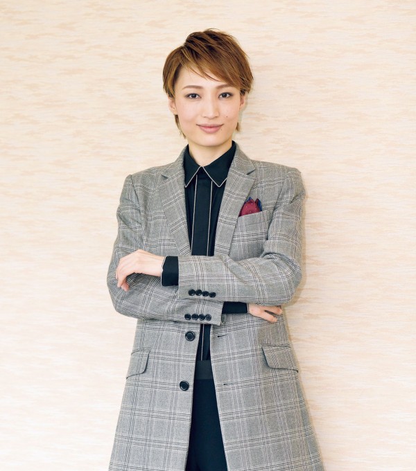 宝塚 雪組 美しい猫のような男 望海風斗さん 花の道でホットに
