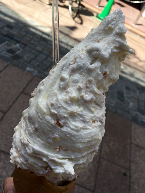 ポーラーベア 中区立町 アーモンドクランチ 柴犬と1400gtr