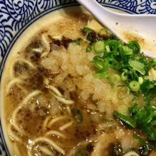 麺匠 黒春晴 中区堀川町 濃厚焦がしニンニク鶏白湯そば 柴犬と1400gtr