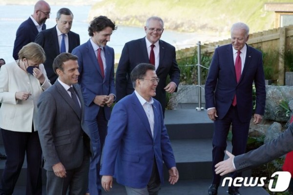 文在寅大統領 G7で一人だけノーネクタイだったと韓国国民が大激怒か 海外反応 I Love Japan 文在寅大統領 G7で一人だけノーネクタイだったと韓国国民が大激怒か 海外反応 I Love Japan