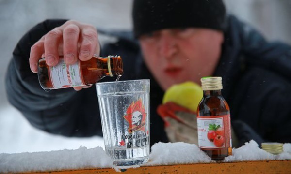 ロシア人 入浴剤を酒代わりに飲んで49人死亡か 海外の反応