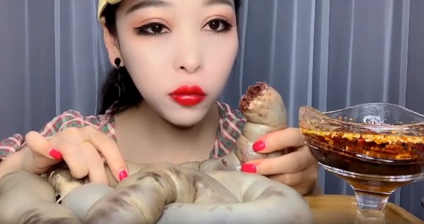 アジア人女性youtuberの食事動画に世界が衝撃を受ける 海外の反応 海外反応 I Love Japan