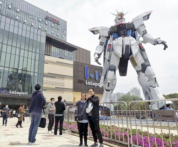 中国 上海に実物大のガンダムが設置される 海外の反応 海外反応 I Love Japan